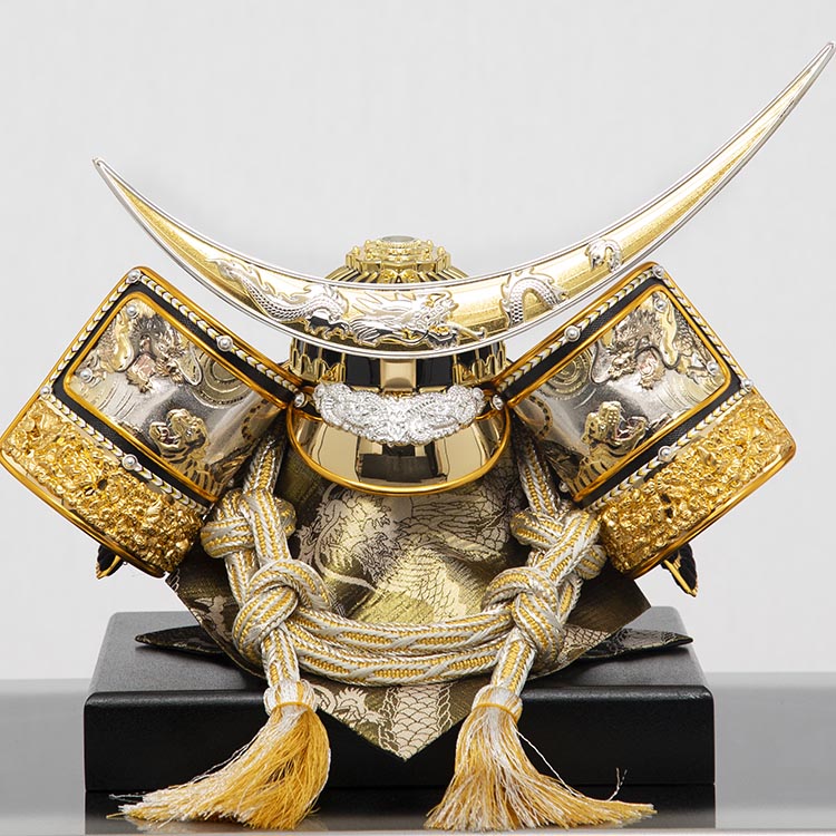黄金龍三武将 兜収納飾り sw85147