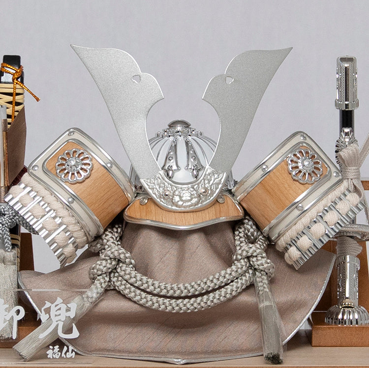 銀　兜ケース飾り　sw65016